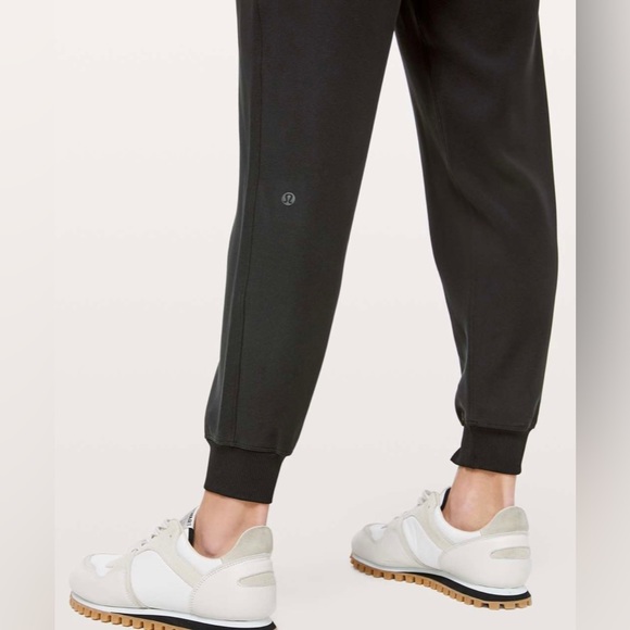 Lululemon On The Fly Jogger Black Size 2 - Picture 2 of 11